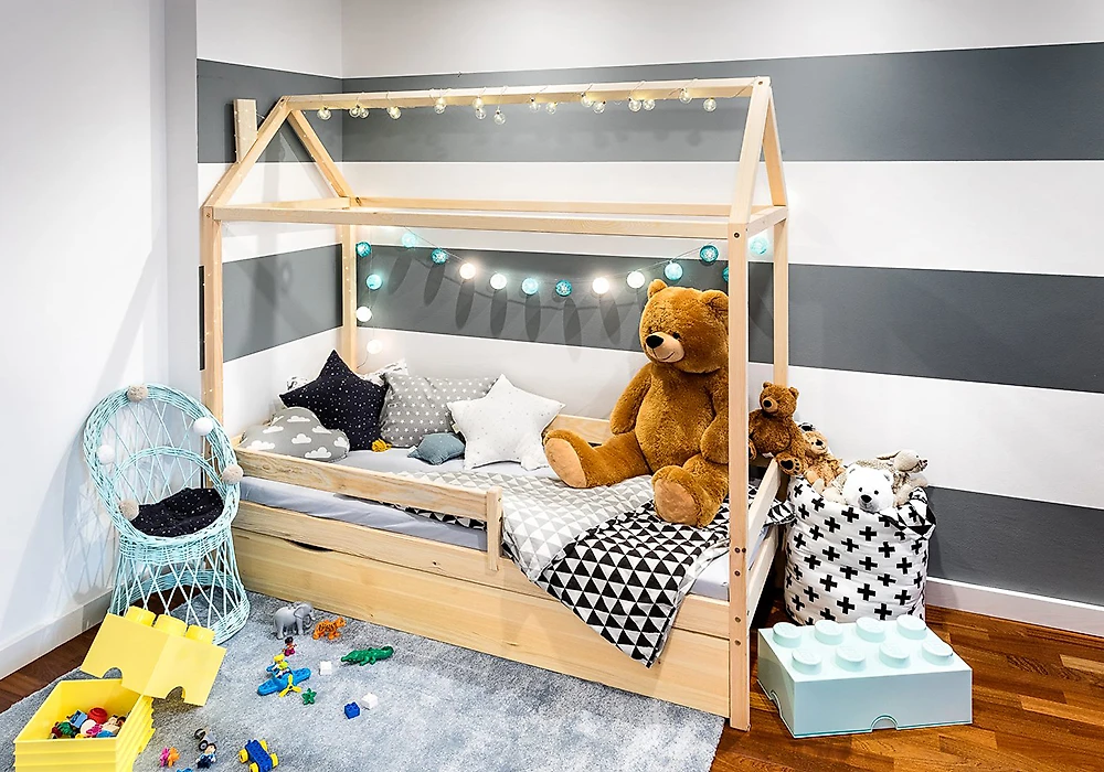 детская кровать с бортиками Домик деревянная